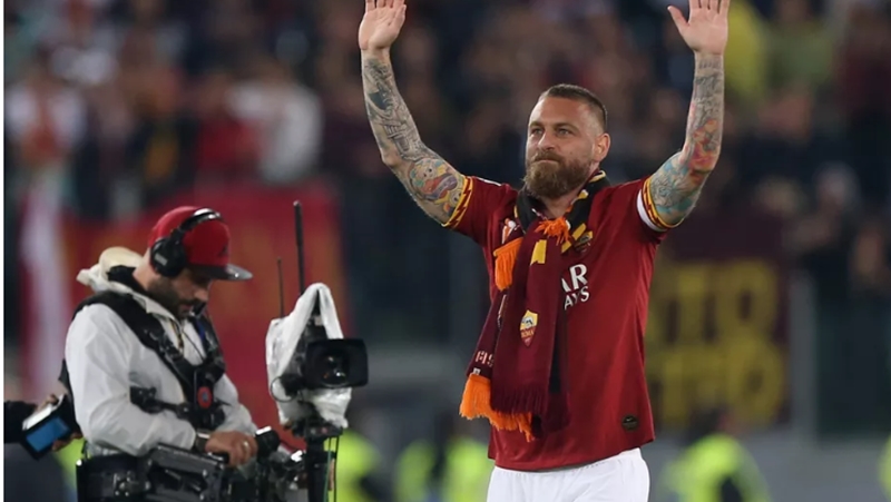 Nhìn lại hàng tiền vệ của AS Roma trong mùa giải 2018 - 2019