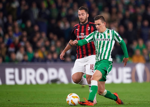 "Messi Betis" bật đèn xanh, Man Utd chờ gì mà không đón về Manchester?
