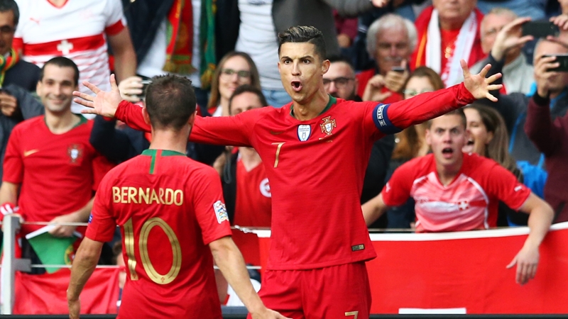 Lập hattrick vào lưới Thụy Sĩ, Ronaldo thiết lập 3 thông số khủng