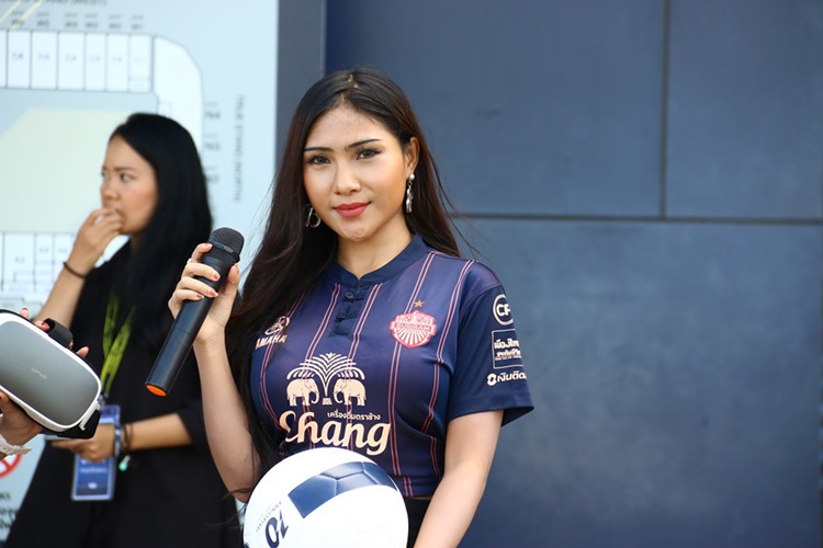Hot girl Thái Lan "hâm nóng" bầu không khí trước trận tranh hạng 3 King's Cup