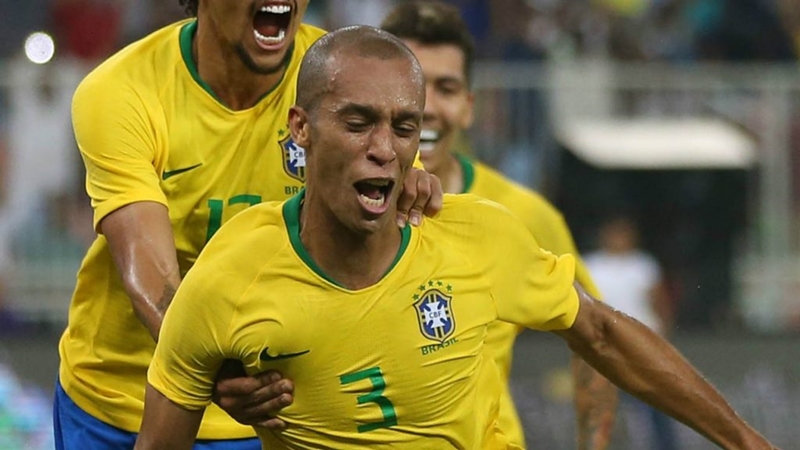 Sao Brazil đăng tải thông điệp xúc động trước thềm Copa America