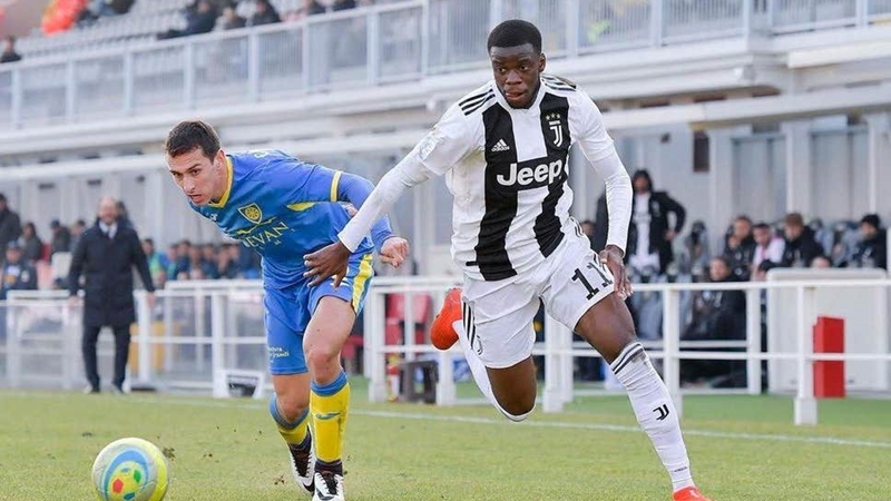 Bất ngờ! Cả nước Anh đang sốt sắng vì 1 ngôi sao của Juventus