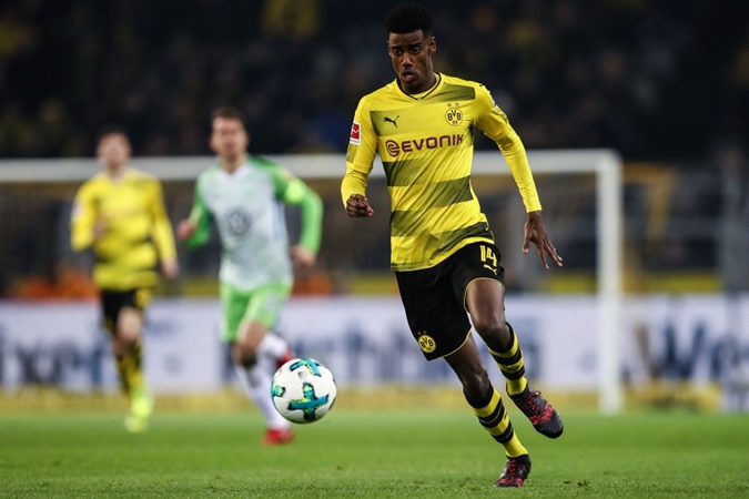 Ngã ngũ! Hàng công chật chội, Dortmund đẩy đi "Ibra đệ nhị"