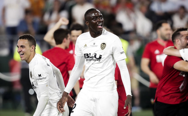 Chelsea cạnh tranh cùng Bầy Sói cho chữ ký của trung vệ 22 tuổi
