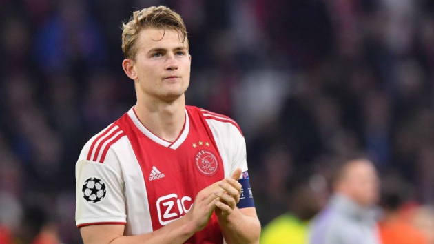 De Ligt mang lại điều gì cho hàng phòng ngự Barcelona?