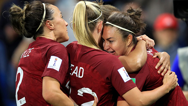 Đả bại Argentina, cựu sao Man Utd đưa tuyển nữ Anh vào vòng 1/8 World Cup