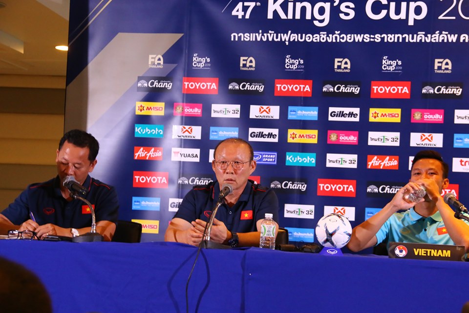 Ảnh bài viết HLV Park Hang-seo thích ăn bún chả; "troll" Công Phượng