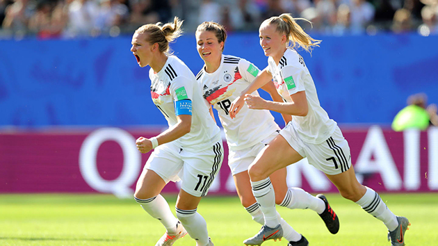 Đè bẹp 'Đại bàng xanh', tuyển nữ Đức giành vé vào tứ kết World Cup
