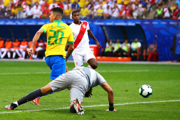 Firmino khiến NHM Selecao phát sốt với tuyệt kĩ "lườm rau gắp thịt" của Ronaldinho
