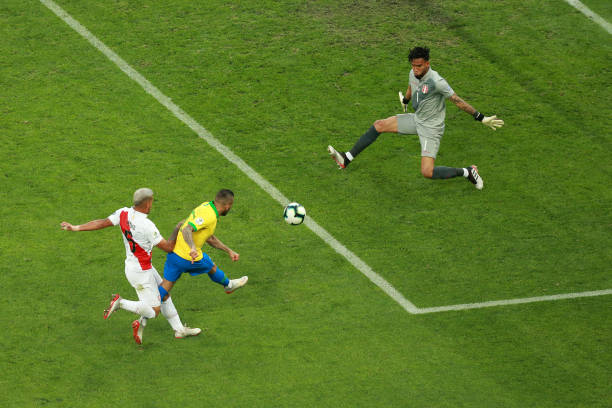 Hủy diệt Peru 5 bàn không gỡ, Selecao hiên ngang tiến vào Tứ kết