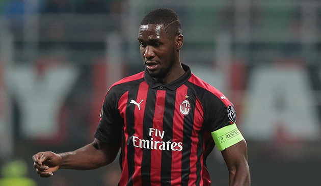 CHÍNH THỨC: Hậu vệ Colombia chia tay AC Milan sau 7 năm gắn bó