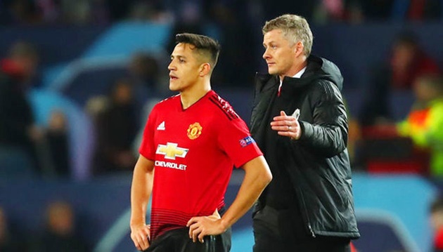 Ảnh bài viết Những ngôi sao đang trong hoàn cảnh đi không được mà ở cũng chẳng xong