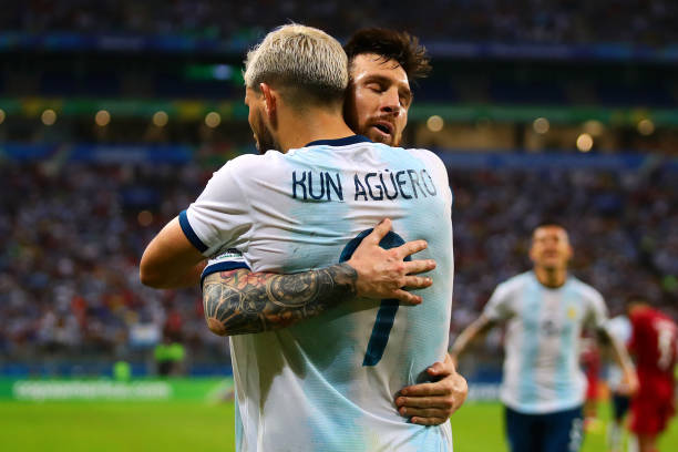 Tỏa sáng trong thế đường cùng, hàng công Argentina 'hẹn' Brazil ở bán kết