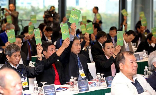 Ông Cấn Văn Nghĩa từ chức, còn ông bầu nào dũng cảm ngồi ghế nóng VFF?
