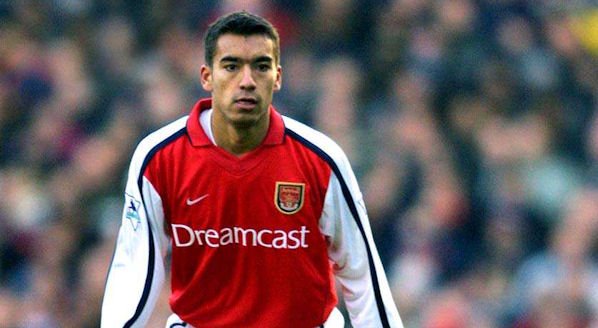 Cựu hậu vệ Arsenal quan tâm tới vị trí HLV trưởng của Newcastle United