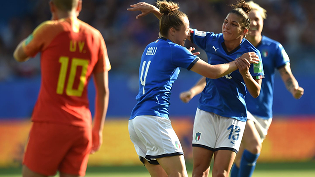 Vượt qua hàng xóm Việt Nam, nữ Ý giành vé vào tứ kết World Cup