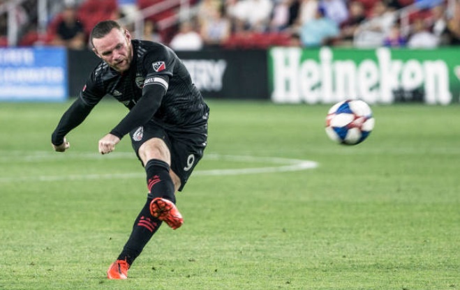 CHOÁNG! Rooney ghi bàn siêu phẩm giữa sân kinh điển, rung chuyển MLS