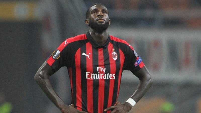 Chưa đầy 1 tháng, AC Milan đã đẩy 10 gương mặt rời San Siro