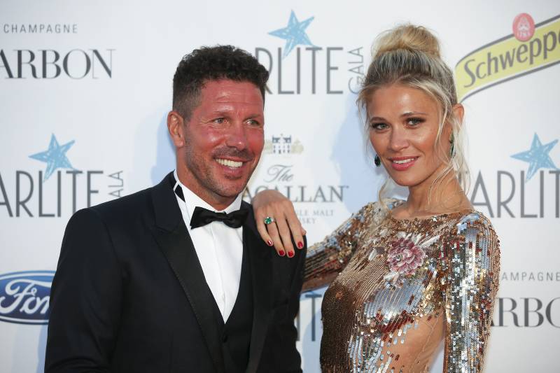 Diego Simeone cơ bắp vạm vỡ bên cạnh bạn đời xinh như mộng