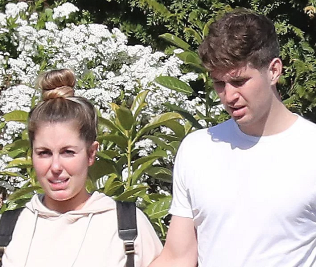 Chia tay cô vợ xinh như mộng, John Stones xuất hiện bên "bạn gái tin đồn"