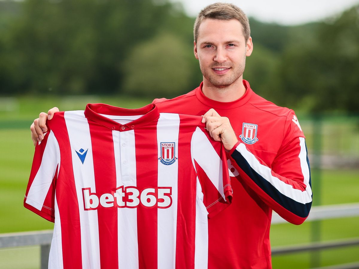 Ảnh bài viết Top 10 thương vụ đáng chú ý của Championship: Người cũ Man Utd