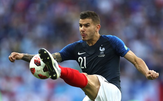 Hernandez và Pavard chỉ làm Bayern Munich thêm đau đầu