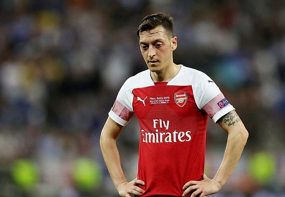 Ozil đang khiến Asenal không thể mua tân binh