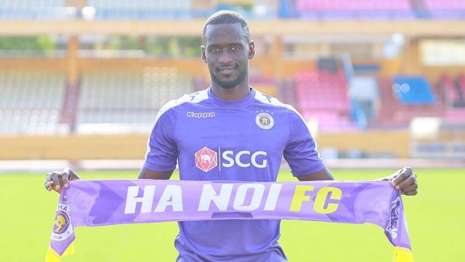 Lượt về V-League: Chuộng tiền đạo ngoại và xu hướng chuyển nhượng "nội mạng"
