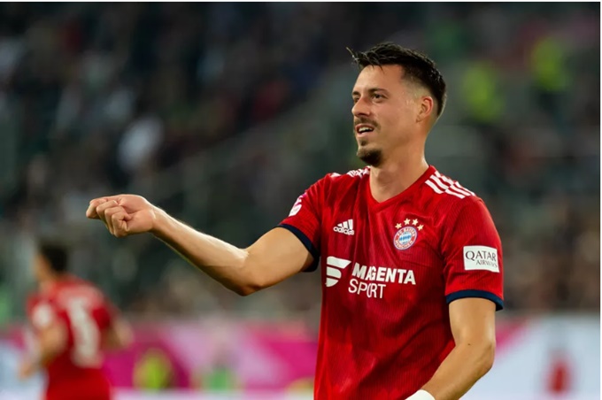 Chính sách chuyển nhượng bị chỉ trích, người cũ của Bayern đứng ra phản pháo