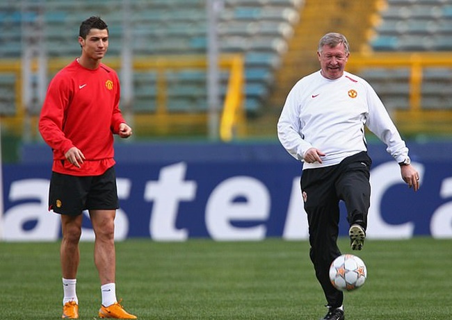 Cựu sao MU tiết lộ: "Thực sự, tôi chưa bao giờ thấy ngài Ferguson quát tháo Ronaldo"