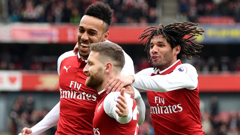 Dẹp giao kèo 3 năm, Emery xuống tay bán rẻ 'tàn dư thời Wenger'
