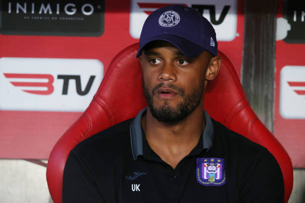 'Lần đầu' làm HLV, Kompany ngay lập tức tạo cú sốc