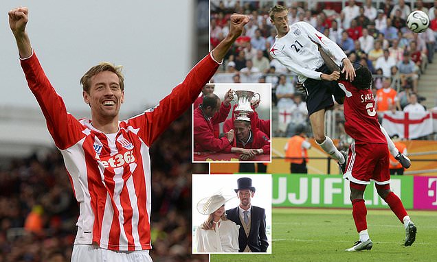 Tạm biệt 'sếu vườn' Peter Crouch - Cầu thủ trăm năm có một ở Premier League