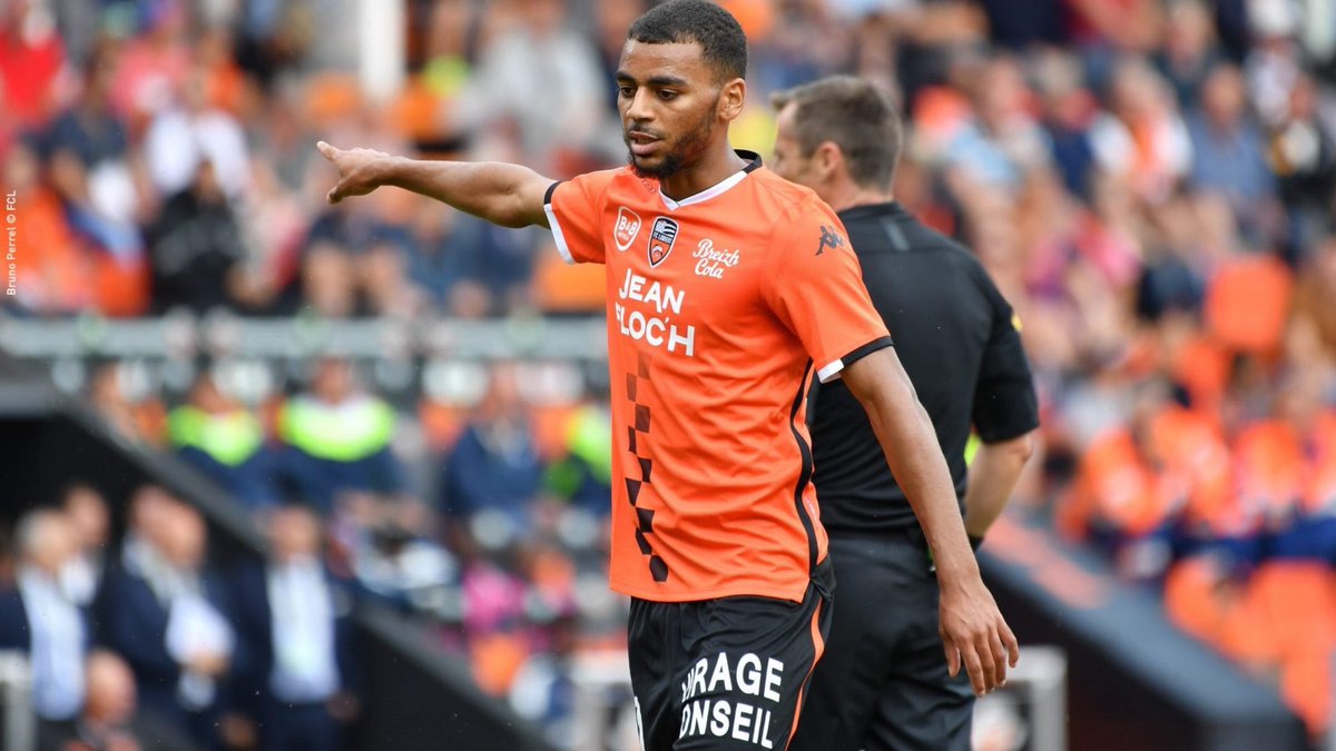 Arsenal gặp khó trong thương vụ với cầu thủ trẻ của Lorient
