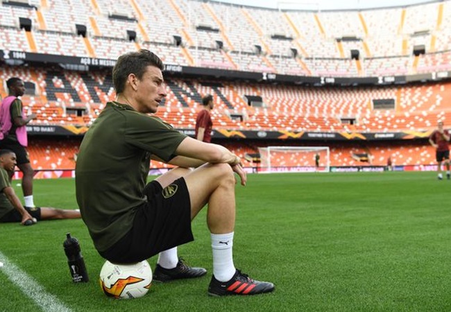 Koscielny 'đại náo' Emirates: Chưa hẳn là thảm họa đâu, Emery!