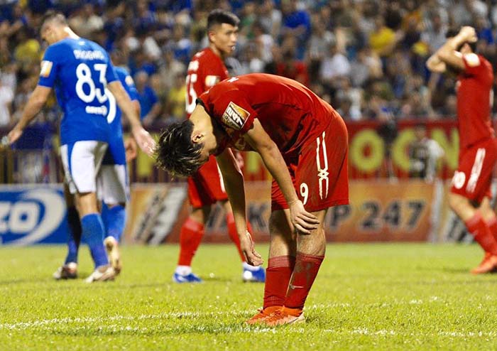 5 điểm nhấn vòng 15 V-League: HAGL lâm nguy, Hà Nội đánh rơi chiến thắng