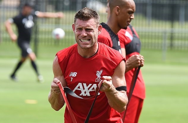 James Milner "khóc thét" với bài tập thể lực cùng các đồng đội