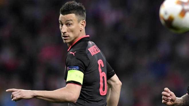Nacho Monreal kêu gọi CĐV Arsenal dành sự tôn trọng cho Laurent Koscielny