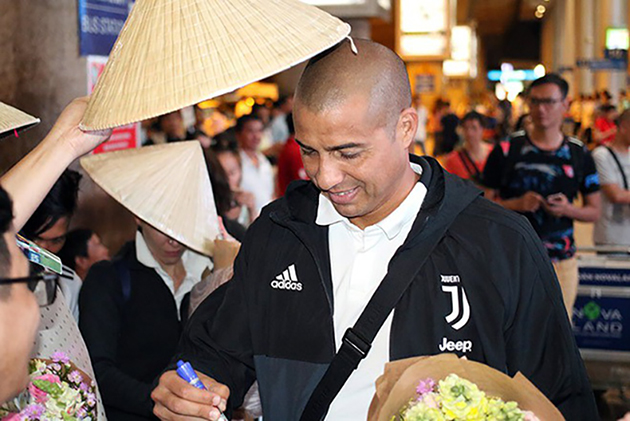Huyền thoại Juventus từng qua Việt Nam bị phạt vì say xỉn