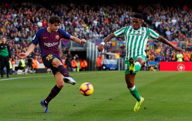 20 triệu + "tốt thí", Barca quyết giật mục tiêu hàng phòng ngự của M.U