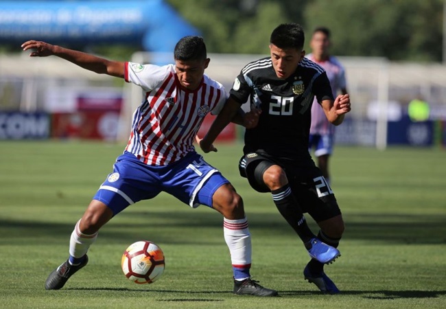 Bị 'cám dỗ' bởi nước Anh, 'tiểu Messi' làm điều ngỡ ngàng với CLB