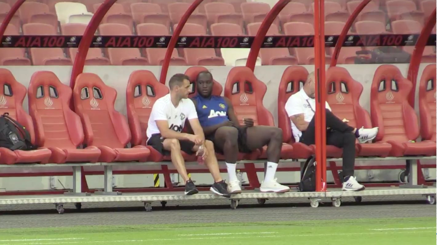 Ảnh bài viết "Nạn nhân" của Solskjaer bị cô lập, ngao ngán nhìn đồng đội ở M.U tập luyện