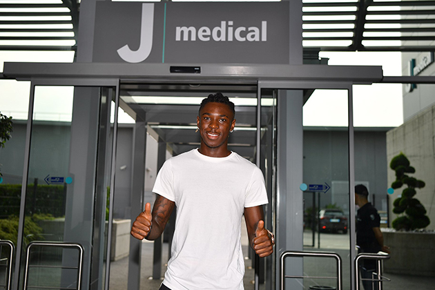 Ảnh bài viết Đồng đội đi giao hữu, sao trẻ Juventus 'tự kỷ' ở nhà