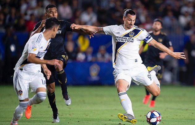 Nói được làm được, Ibrahimovic lập hattrick hạ gục "cầu thủ hay nhất MLS"