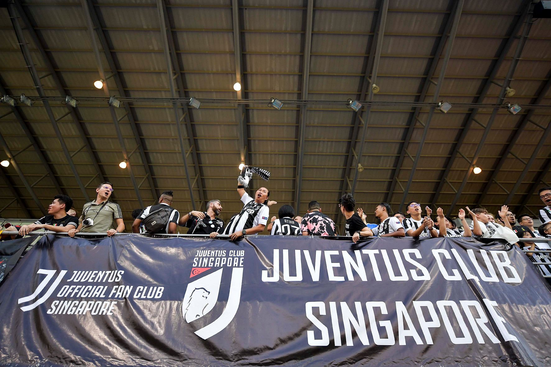 Ảnh bài viết Xui rủi đụng "ông kẹ" Man Utd, Juventus tự biến thành "con ghẻ" tại Singapore