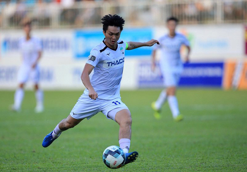 5 điểm nhấn vòng 17 V-League: Tuấn Anh "mở tài khoản", Quang Hải giải hạn