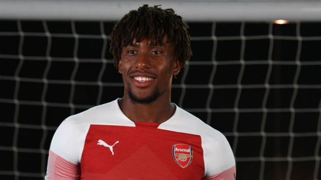 Giữa tin đồn chuyển nhượng, tiền vệ của Arsenal lên tiếng về tương lai