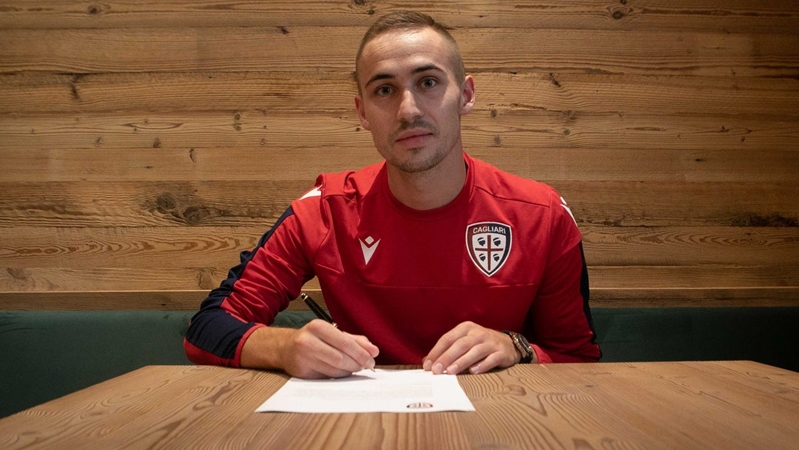 CHÍNH THỨC: Napoli tiễn “người thừa” sang Cagliari