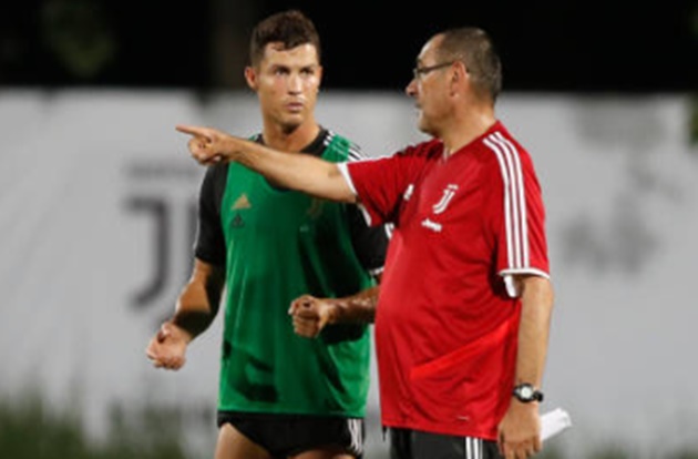 Ảnh bài viết Được Sarri chỉ điểm, Ronaldo buộc De Ligt bám sát như hình với bóng