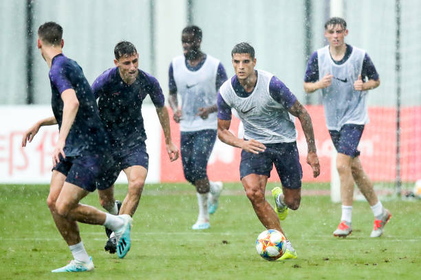 Ảnh bài viết Tắm mưa Trung Quốc, CLB này quyết tâm hạ gục Man United